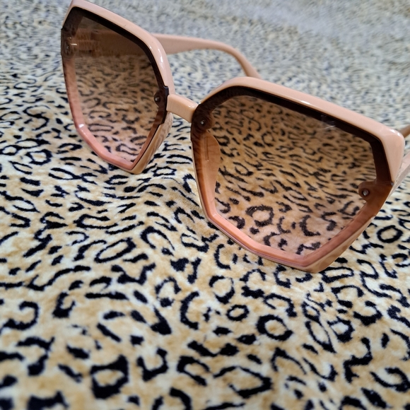 🌈NWOT SQUARE FRAME NUDE 70'S DISCO SUNNIES - Picture 2 of 6